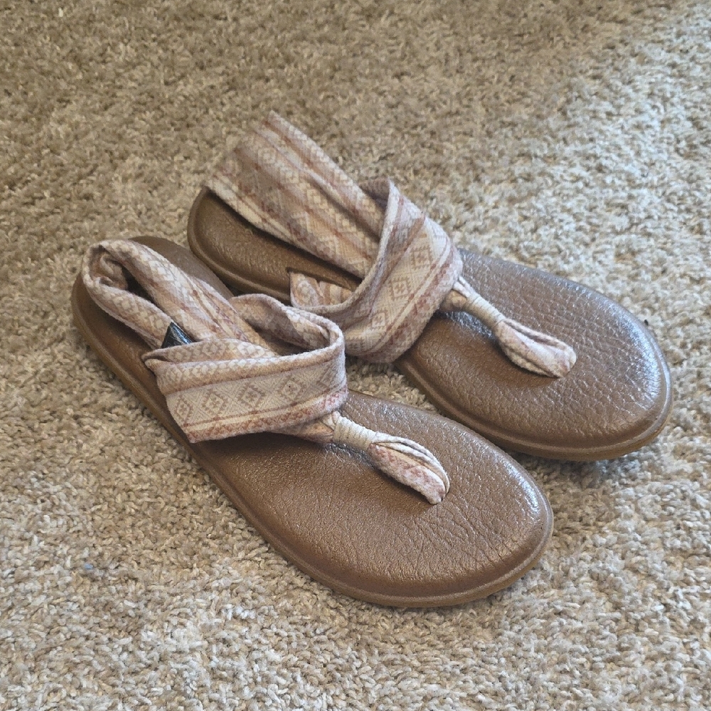 Sanuk Tan Sandals with Geometric Straps